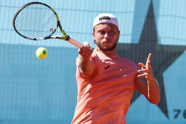 April 24, 2025, Madrid, Madrid, Spain: Alexandre Muller of France in action against David Goffin of Belgium during the Mutua Madrid Open 2025, ATP, Tennis Herren Masters 1000 and WTA, Tennis Damen 1000 tennis tournament, celebrated at Caja Magica on April 24, 2025 in Madrid, Spain. Madrid Spain - ZUMAa181 20250424_zaa_a181_548 Copyright: xIrinaxR.xHipolitox