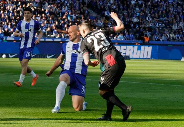 Toni Leistner, Hertha BSC , Baris Atik, 1 FC Magdeburg, Germany, Berlin, Olympiastadion, Football, Men, Season 2024 2025, 2 Bundesliga 31 Matchday , Hertha BSC 1 FC Magdeburg