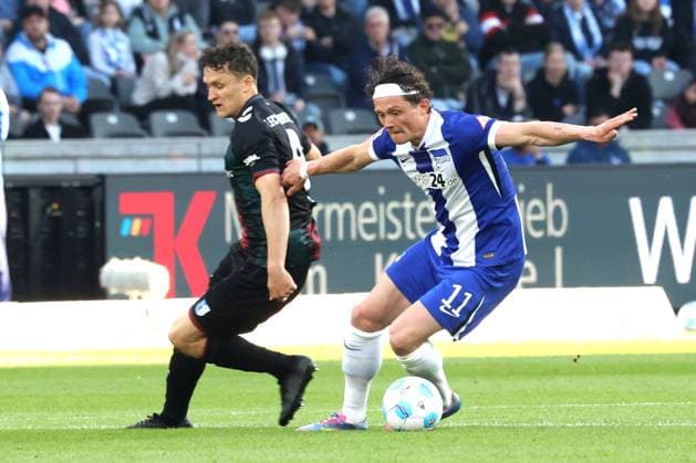 DEU, DFL, 2 FBL, Hertha BSC vs 1 FC Magdeburg, 25 04 2025, Berliner Olympiastadion, Berlin, DEU, DFL, 2 FBL, Hertha BSC vs 1 FC Magdeburg, im Bild Fabian Reese Hertha BSC Berlin 11 , Martijn Kaars 1 FC Magdeburg 9 DFL regulations prohibit any use of Photographs as image sequences and or quasi video nordphotoxGmbHx xEngler nph00076