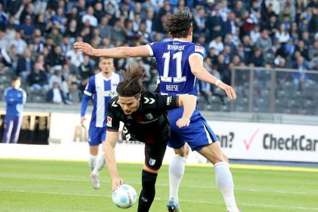 DEU, DFL, 2 FBL, Hertha BSC vs 1 FC Magdeburg, 25 04 2025, Berliner Olympiastadion, Berlin, DEU, DFL, 2 FBL, Hertha BSC vs 1 FC Magdeburg, im Bild Fabian Reese Hertha BSC Berlin 11 , Jean Hugonet 1 FC Magdeburg 24 DFL regulations prohibit any use of Photographs as image sequences and or quasi video nordphotoxGmbHx xEngler nph00076