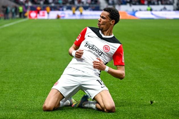 Hugo Ekitike Eintracht Frankfurt, 11 celebrates the goal for 3 0, GER, Eintracht Frankfurt vs RB Leipzig, Football, 1 Bundesliga, 31 Matchday, Season 2024 2025, 26 04 2025 DFL REGULATIONS PROHIBIT ANY USE OF PHOTOGRAPHS as IMAGE SEQUENCES and or QUASI VIDEO GER, Eintracht Frankfurt vs RB Leipzig, Football, 1 Bundesliga, 31 Matchday, Season 2024 2025, 26 04 2025 Frankfurt am Main Copyright: xEibner-Pressefoto FlorianxWiegandx EP_FWD