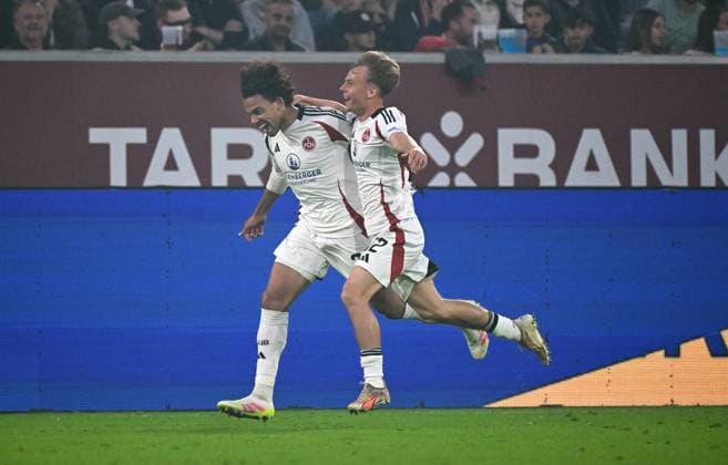 Soccer, 2 Bundesliga, Germany, Men, Season 2024 2025, 31 Matchday, Merkur Spiel Arena Düsseldorf, Fortuna Düsseldorf FC Nuremberg cheer Janis Antiste FCN after his goal to 0 1, together with Tim Janisch FCN cheer, joy, action