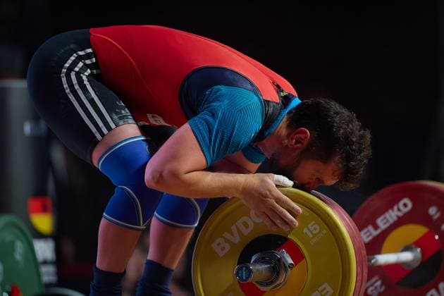 Jakob Neufeld SV Germania Obrigheim kisses the barbell with joy GER, German Team Weightlifting Championships, Bundesliga Weightlifting Final, German Team Championships, 1 Bundesliga, 2024 2025 season, 26 04 2025 GER, German Team Weightlifting Championships, Bundesliga Weightlifting Final, German Team Championships, 1 Bundesliga, 2024 2025 season, 26 04 2025 Heidelberg Copyright: xEibner-Pressefoto GeraldxOelze-dexStoppanyx EP_ODS