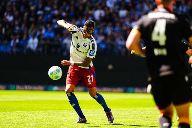 Davie Selke Hamburger SV, 27 GER, Hamburger SV vs Karlsruher SC, Football, 2 Bundesliga, Matchday 31, Season 2024 2025, 27 04 2025 DFL REGULATES PROHIBIT ANY USE OF PHOTOGRAPHS AS IMAGE SEQUENCES AND OR QUASI VIDEO GER, Hamburger SV vs Karlsruher SC, Football, 2 Bundesliga, Matchday 31, Season 2024 2025, 27 04 2025 Hamburg Copyright: xEibner-Pressefoto MarcelxvonxFehrnx EP_MFN