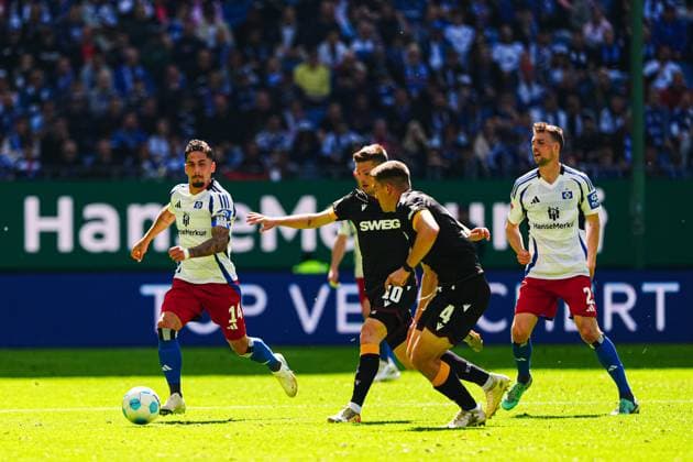 Ludovit Reis Hamburger SV, 14 , Marvin Wanitzek Karlsruher SC, 10 , Marcel Beifus Karlsruher SC, 04 , Jonas Meffert Hamburger SV, 23 GER, Hamburger SV vs Karlsruher SC, Football, 2 Bundesliga, Matchday 31, Season 2024 2025, 27 04 2025 DFL REGULATES PROHIBIT ANY USE OF PHOTOGRAPHS AS IMAGE SEQUENCES AND OR QUASI VIDEO GER, Hamburger SV vs Karlsruher SC, Football, 2 Bundesliga, Matchday 31, Season 2024 2025, 27 04 2025 Hamburg Copyright: xEibner-Pressefoto MarcelxvonxFehrnx EP_MFN