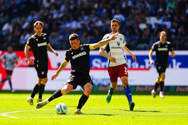 Goal shot Goal chance Marvin Wanitzek Karlsruher SC, 10 GER, Hamburger SV vs Karlsruher SC, Football, 2 Bundesliga, Matchday 31, Season 2024 2025, 27 04 2025 DFL REGULATIONS PROHIBIT ANY USE OF PHOTOGRAPHS AS IMAGE SEQUENCES AND OR QUASI VIDEO GER, Hamburger SV vs Karlsruher SC, Football, 2 Bundesliga, Matchday 31, Season 2024 2025, 27 04 2025 Hamburg Copyright: xEibner-Pressefoto MarcelxvonxFehrnx EP_MFN