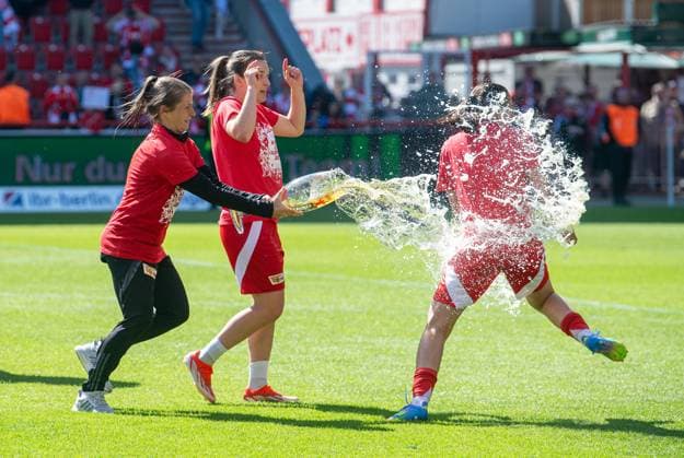 Soccer, Women, Season 2024 2025, 2 Bundesliga 23 Matchday , 1 FC Union Berlin Borussia Mönchengladbach, Union celebrates promotion to 1 Bundesliga, f l individual coach Marie Louise Eta 1 FC Union , Katja Orschmann 1 FC Union , Athanasia Moraitou 1 FC Union , 27 04 2025, Copyright: xSebastianxRäppold MatthiasxKochx