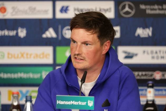 GER, xFSx ,Hamburg, HSV , 2 Bundesliga , Football, DFL, Hamburger SV vs Karlsruher SC , im Hamburger Volksparkstadion , 27 04 2025 , v l PK, Pressekonferenz, Presse, Press, press conference, news conference Trainer Merlin Polzin Hamburger SV DFL regulations prohibit any use of photographs as image sequences and or quasi video Copyright: HMBxMedia FernandoxSoares