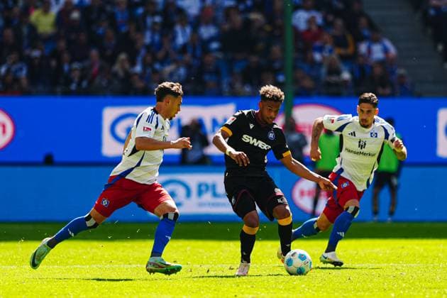 William Mikelbrencis Hamburger SV, 02 , Bambase Conte Karlsruher SC, 31 GER, Hamburger SV vs Karlsruher SC, Football, 2 Bundesliga, Matchday 31, Season 2024 2025, 27 04 2025 DFL REGULATIONS PROHIBIT ANY USE OF PHOTOGRAPHS AS IMAGE SEQUENCES AND OR QUASI VIDEO GER, Hamburger SV vs Karlsruher SC, Football, 2 Bundesliga, Matchday 31, Season 2024 2025, 27 04 2025 Hamburg Copyright: xEibner-Pressefoto MarcelxvonxFehrnx EP_MFN