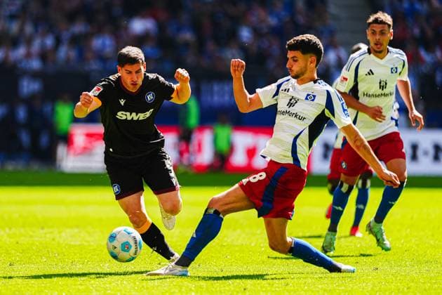 Robin Heusser Karlsruher SC, 05 , Daniel Elfadli Hamburger SV, 08 GER, Hamburger SV vs Karlsruher SC, Football, 2 Bundesliga, Matchday 31, Season 2024 2025, 27 04 2025 DFL REGULATIONS PROHIBIT ANY USE OF PHOTOGRAPHS AS IMAGE SEQUENCES AND OR QUASI VIDEO GER, Hamburger SV vs Karlsruher SC, Football, 2 Bundesliga, Matchday 31, Season 2024 2025, 27 04 2025 Hamburg Copyright: xEibner-Pressefoto MarcelxvonxFehrnx EP_MFN