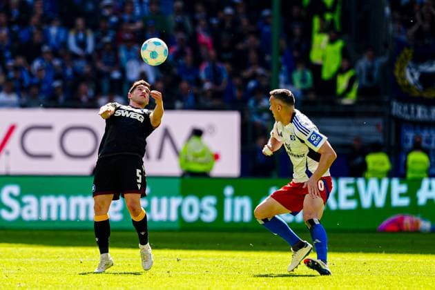 Robin Heusser Karlsruher SC, 05 , Silvan Hefti Hamburger SV, 30 GER, Hamburger SV vs Karlsruher SC, Football, 2 Bundesliga, Matchday 31, Season 2024 2025, 27 04 2025 DFL REGULATIONS PROHIBIT ANY USE OF PHOTOGRAPHS AS IMAGE SEQUENCES AND OR QUASI VIDEO GER, Hamburger SV vs Karlsruher SC, Football, 2 Bundesliga, Matchday 31, Season 2024 2025, 27 04 2025 Hamburg Copyright: xEibner-Pressefoto MarcelxvonxFehrnx EP_MFN
