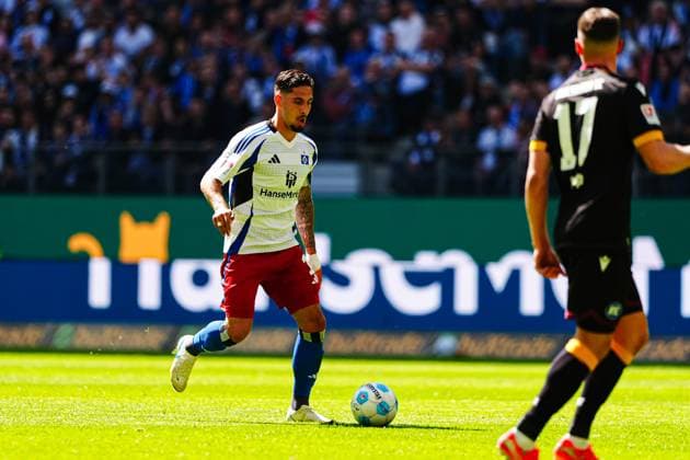 Ludovit Reis Hamburger SV, 14 GER, Hamburger SV vs Karlsruher SC, Football, 2 Bundesliga, Matchday 31, Season 2024 2025, 27 04 2025 DFL REGULATIONS PROHIBIT ANY USE OF PHOTOGRAPHS AS IMAGE SEQUENCES AND OR QUASI VIDEO GER, Hamburger SV vs Karlsruher SC, Football, 2 Bundesliga, Matchday 31, Season 2024 2025, 27 04 2025 Hamburg Copyright: xEibner-Pressefoto MarcelxvonxFehrnx EP_MFN