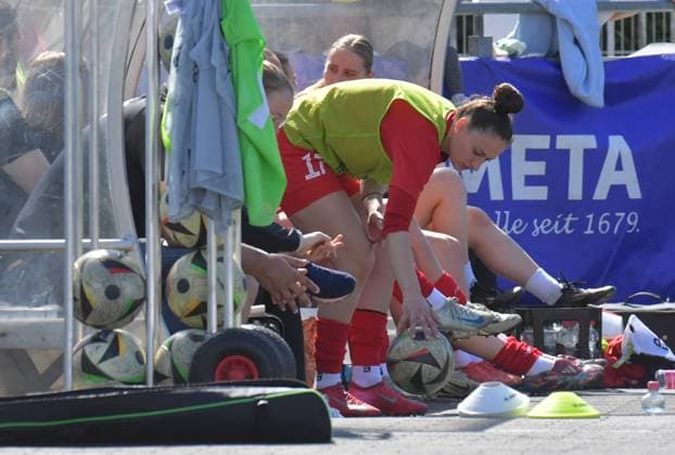 27 04 2025, Soccer, GER, 2 WOMEN BUNDESLIGA, Season 2024 2025, Matchday 23, TÖNNIES ARENA, RHEDA WIEDENBRÜCK FSV Gütersloh SC Freiburg II 0 4 Shpresa Aradini FSV Gütersloh , Action, Single image, Landscape, Facial expression, Gesture