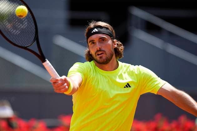 April 29, 2025, Madrid, Madrid, Spain: Stefanos Tsitsipas of Greece in action against Lorenzo Musetti of Italy during the Mutua Madrid Open 2025, ATP, Tennis Herren Masters 1000 and WTA, Tennis Damen 1000 tennis tournament, celebrated at Caja Magica on April 29, 2025 in Madrid, Spain. Madrid Spain - ZUMAa181 20250429_zaa_a181_186 Copyright: xOscarxJ.xBarrosox
