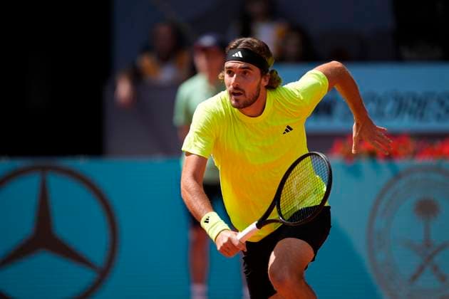 April 29, 2025, Madrid, Madrid, Spain: Stefanos Tsitsipas of Greece in action against Lorenzo Musetti of Italy during the Mutua Madrid Open 2025, ATP, Tennis Herren Masters 1000 and WTA, Tennis Damen 1000 tennis tournament, celebrated at Caja Magica on April 29, 2025 in Madrid, Spain. Madrid Spain - ZUMAa181 20250429_zaa_a181_196 Copyright: xOscarxJ.xBarrosox