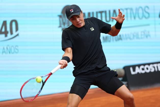 April 29, 2025, Madrid, Madrid, Spain: Brandon Nakashima of USA in action against Daniil Medvedev of Rusia during the Mutua Madrid Open 2025, ATP, Tennis Herren Masters 1000 and WTA, Tennis Damen 1000 tennis tournament, celebrated at Caja Magica on April 29, 2025 in Madrid, Spain. Madrid Spain - ZUMAa181 20250429_zaa_a181_736 Copyright: xIrinaxR.xHipolitox