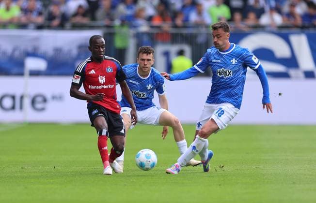 03 05 2025, xdcx, Soccer 2 Bundesliga, SV Darmstadt 98 Hamburger SV, emonline, emspor, despor, v l , Jean Luc Dompe Hamburger SV , Sergio Lopez SV Darmstadt 98 , Philipp Förster SV Darmstadt 98 DFL DFB REGULATIONS PROHIBIT ANY USE OF PHOTOGRAPHS AS IMAGE SEQUENCES AND OR QUASI VIDEO Copyright: HMBxMedia Claus