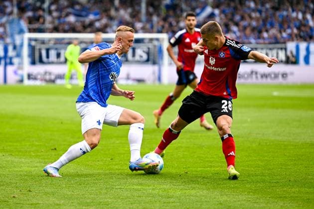 Isac Lidberg SV Darmstadt 98, 07 in duel with Miro Muheim Hamburger SV, 28 , GER, SV Darmstadt 98 vs Hamburger SV, 2 Bundesliga, Soccer, Matchday 32, Season 2024 2025, 03 05 2025 DFL REGULATIONS PROHIBIT ANY USE OF PHOTOGRAPHS as IMAGE SEQUENCES and or QUASI VIDEO GER, SV Darmstadt 98 vs Hamburger SV, 2 Bundesliga, Soccer, Matchday 32, Season 2024 2025, 03 05 2025 Darmstadt Copyright: xEibner-Pressefoto FlorianxWiegandx EP_FWD