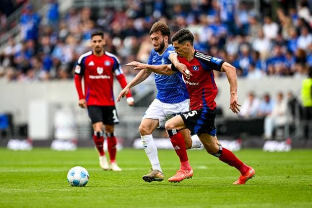 Killian Corredor SV Darmstadt 98, 34 in duel with Dennis Hadzikadunic Hamburger SV, 05 , GER, SV Darmstadt 98 vs Hamburger SV, 2 Bundesliga, Soccer, Matchday 32, Season 2024 2025, 03 05 2025 DFL REGULATIONS PROHIBIT ANY USE OF PHOTOGRAPHS as IMAGE SEQUENCES and or QUASI VIDEO GER, SV Darmstadt 98 vs Hamburger SV, 2 Bundesliga, Soccer, Matchday 32, Season 2024 2025, 03 05 2025 Darmstadt Copyright: xEibner-Pressefoto FlorianxWiegandx EP_FWD