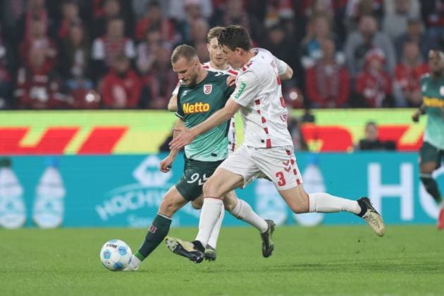 GER, 2 FBL, 1 FC Koeln vs SSV Jahn Regensburg 03 05 2025, Rheinenergie Stadion, Koeln, GER, 2 FBL, 1 FC Koeln vs SSV Jahn Regensburg, in the picture Dominique Heintz FC Koeln 3 , in a duel against Eric Hottmann Regensburg 9 , nordphotoxGmbHx xMeuter nph00351