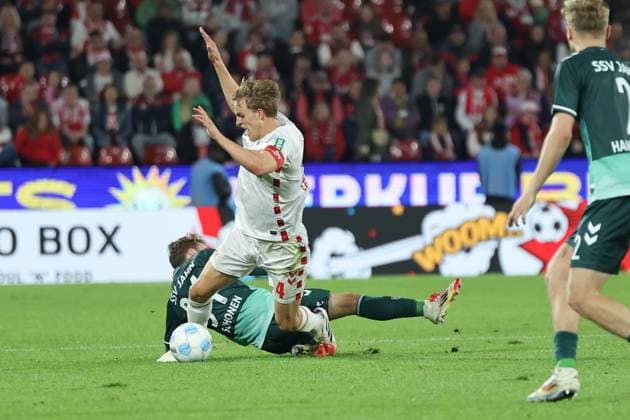 GER, 2 FBL, 1 FC Koeln vs SSV Jahn Regensburg 03 05 2025, Rheinenergie Stadion, Koeln, GER, 2 FBL, 1 FC Koeln vs SSV Jahn Regensburg, in the picture Timo Hübers Huebers FC Koeln 4 , in a duel against Anssi Suhonen Regensburg 34 , nordphotoxGmbHx xMeuter nph00351