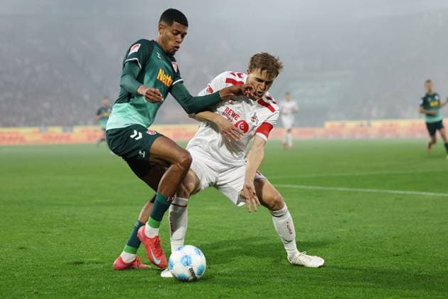 GER, 2 FBL, 1 FC Koeln vs SSV Jahn Regensburg 03 05 2025, Rheinenergie Stadion, Koeln, GER, 2 FBL, 1 FC Koeln vs SSV Jahn Regensburg, in the picture Noah Ganaus Regensburg 20 , in a duel against Timo Hübers Huebers FC Koeln 4 , nordphotoxGmbHx xMeuter nph00351