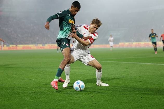 GER, 2 FBL, 1 FC Koeln vs SSV Jahn Regensburg 03 05 2025, Rheinenergie Stadion, Koeln, GER, 2 FBL, 1 FC Koeln vs SSV Jahn Regensburg, in the picture Noah Ganaus Regensburg 20 , in a duel against Timo Hübers Huebers FC Koeln 4 , nordphotoxGmbHx xMeuter nph00351