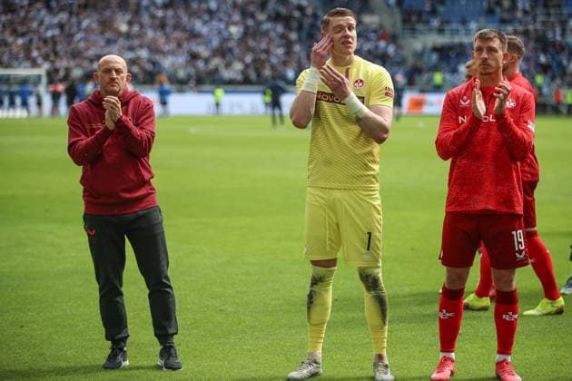 Would have liked to take more Torsten Lieberknecht 1 FC Kaiserslautern, Head Coach Julian Krahl 1 FC Kaiserslautern, Goalkeeper 01 Daniel Hanslik 1 FC Kaiserslautern, 19 , Karlsruher SC vs 1 FC Kaiserslautern, 2 Bundesliga, 32 Matchday, 2024 2025, 04 05 2025, DFL REGULATES PROHIBIT ANY USE OF PHOTOGRAPHS AS IMAGE SEQUENCES AND OR QUASI VIDEO, Karlsruher SC vs 1 FC Kaiserslautern, 2 Bundesliga, 32 Matchday, 2024 2025, 04 05 2025 Karlsruhe Copyright: xEibner-Pressefoto JanxPrihodax EP_JPA