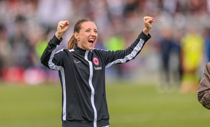 GER, Frankfurt, Eintracht Frankfurt vs TSG Hoffenheim, Google Pixel Bundesliga, Fußball, DFB, Spielzeit 2024 2025, Stadion am Bretanobad, 21 Spieltag, im Bild Lara Prasnikar Eintracht Frankfurt Frauen 7 jubiliert über den Sieg DFB DFL REGULATIONS PROHIBIT ANY USE OF PHOTOGRAPHS AS IMAGE SEQUENCES AND OR QUASI VIDEO, 04 05 2025, Copyright: HMBxMedia HendrikxHamelau