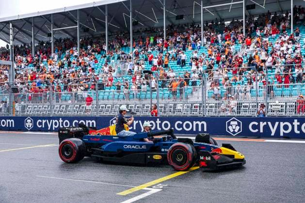 F1 - MIAMI GRAND PRIX 2025 Drivers parade, VERSTAPPEN Max (ned), Red Bull Racing RB21, TSUNODA Yuki (jap), Red Bull Racing RB21, portrait, during the Formula 1 Crypto.com Miami Grand Prix 2025, 6th round of the 2025 FIA Formula One World Championship, WM, Weltmeisterschaft from May 2 to 4, 2025 on the Miami International Autodrome, in Miami Gardens, Florida, United States of America - Miami GardensUnited States Copyright: xEricxAlonsox
