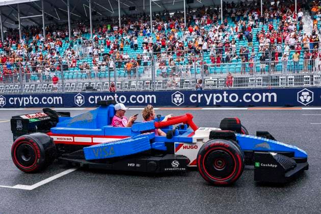 F1 - MIAMI GRAND PRIX 2025 Drivers parade HADJAR Isack (fra), Visa Cash App RB F1 Team VCARB02, LAWSON Liam (nzl), Visa Cash App RB F1 Team VCARB02, portrait during the Formula 1 Crypto.com Miami Grand Prix 2025, 6th round of the 2025 FIA Formula One World Championship, WM, Weltmeisterschaft from May 2 to 4, 2025 on the Miami International Autodrome, in Miami Gardens, Florida, United States of America - Miami GardensUnited States Copyright: xEricxAlonsox