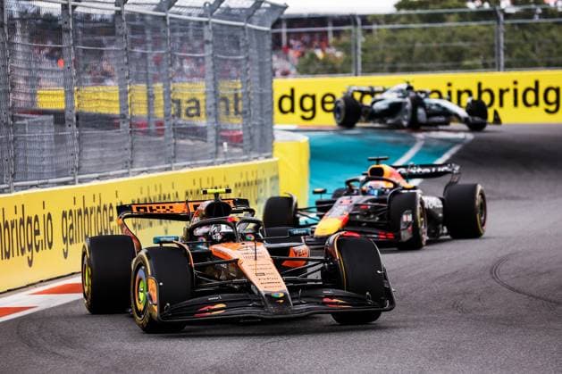 F1 - MIAMI GRAND PRIX 2025 04 NORRIS Lando (gbr), McLaren F1 Team MCL39, action and 01 VERSTAPPEN Max (nld), Red Bull Racing RB21, action during the Formula 1 Crypto.com Miami Grand Prix 2025, 6th round of the 2025 FIA Formula One World Championship, WM, Weltmeisterschaft from May 2 to 4, 2025 on the Miami International Autodrome, in Miami Gardens, Florida, United States of America - Miami GardensUnited States Copyright: xEricxAlonsox