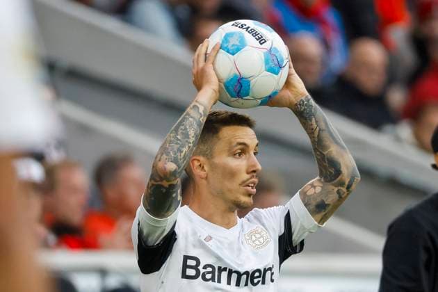 Alejandro Grimaldo Bayer 04 Leverkusen, 20 at throw-in , Germany, Soccer, 1 Bundesliga, Matchday 32, 2024 2025, SC Freiburg vs Bayer 04 Leverkusen, 04 05 2025, Europa Park Stadion, Freiburg im Breisgau, Germany DFL REGULATIONS PROHIBIT ANY USE OF PHOTOGRAPHS AS IMAGE SEQUENCES AND OR QUASI VIDEO Freiburg im Breisgau Europa Park Stadion Baden Württemberg Germany Copyright: xGrantxHubbsx