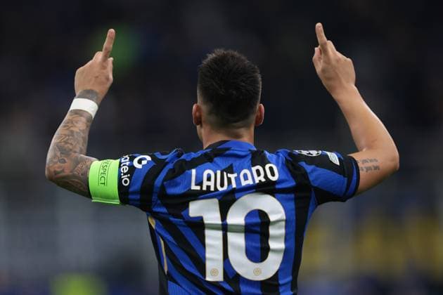 Milan, Italy, 6th May 2025. Lautaro Martinez of FC Internazionale celebrates after scoring to give the side a 1-0 lead during the Internazionale vs FC Barcelona, Barca UEFA Champions League match at Giuseppe Meazza, Milan. Picture credit should read: Jonathan Moscrop Sportimage EDITORIAL USE ONLY. No use with unauthorised audio, video, data, fixture lists, club league logos or live services. Online in-match use limited to 120 images, no video emulation. No use in betting, games or single club league player publications. SPI_008_JM_INTER_BARCA_UCL SPI-3886-0008