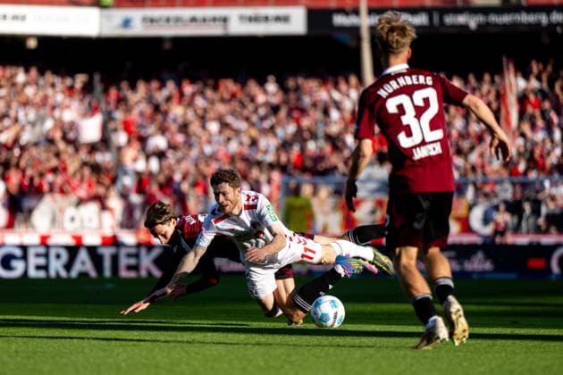 Florian Kainz FC Koeln, 11 in duel with Caspar Jander FC Nuernberg, 20 , before Tim Janisch FC Nuernberg, 32 , GER, 1 FC Nuernberg FCN vs 1 FC Koeln KOE , Soccer 2 Bundesliga, Matchday 33, Season 2024 2025, 09 05 2025 DFB DFL regulations prohibit any use of photographs as image sequences and or quasi video GER, 1 FC Nuernberg FCN vs 1 FC Koeln KOE , Fußball 2 Bundesliga, 33 Spieltag, Saison 2024 2025, 09 05 2025 Nuernberg Copyright: xEibner-Pressefoto Memmlerx EP_MMR