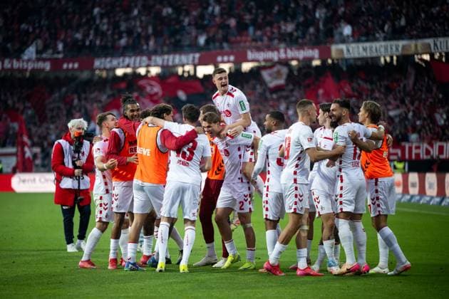 Mark Uth FC Koeln, 13 , Joel Schmied FC Koeln, 02 , Eric Martel FC Koeln, 06 , Tim Lemperle FC Koeln, 19 , Leart Paqarada FC Koeln, 17 and team celebrate the 2 1 victory and possible promotion, GER, 1 FC Nuernberg FCN vs 1 FC Koeln KOE , Soccer 2 Bundesliga, 33 Spieltag, Saison 2024 2025, 09 05 2025 DFB DFL regulations prohibit any use of photographs as image sequences and or quasi video GER, 1 FC Nuernberg FCN vs 1 FC Koeln KOE , Fußball 2 Bundesliga, 33 Spieltag, Saison 2024 2025, 09 05 2025 Nuernberg Copyright: xEibner-Pressefoto Memmlerx EP_MMR