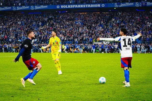 Hamburger SV celebrates promotion to 1 Bundesliga GER, Hamburger SV vs SSV Ulm, Football, 2 Bundesliga, Matchday 33, Season 2024 2025, 10 05 2025 DFL REGULATES PROHIBIT ANY USE OF PHOTOGRAPHS AS IMAGE SEQUENCES AND OR QUASI VIDEO GER, Hamburger SV vs SSV Ulm, Football, 2 Bundesliga, Matchday 33, Season 2024 2025, 10 05 2025 Hamburg Copyright: xEibner-Pressefoto MarcelxvonxFehrnx EP_MFN