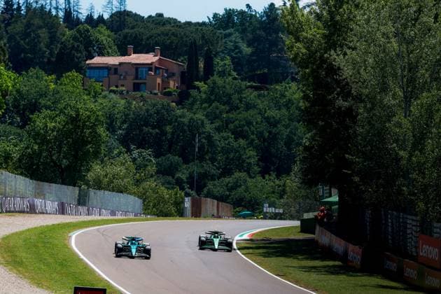Formula 1 AWS Gran Premio del Made in Italy e dell Emilia-Romagna Alexis Perrin OVERTAKE MAXPPP - Imola 16 05 2025 14 ALONSO Fernando (esp), Aston Martin Aramco Cognizant, action 05 BORTOLETO Gabriel (bra), Stake F1 Team KICK Sauber, action during the Formula 1 AWS Gran Premio del Made in Italy e dell Emilia-Romagna Grand Prix 2025, the 7th round of the 2025 FIA Formula 1 World Championship, WM, Weltmeisterschaft on the Autodromo Internazionale Enzo e Dino Ferrari from May 15 to 18, 2025, in Imola, Italy Imola Italy Copyright: xOVERTAKE MAXPPPxAlexisxPerrinx OVT202505169713 OVT202505169713