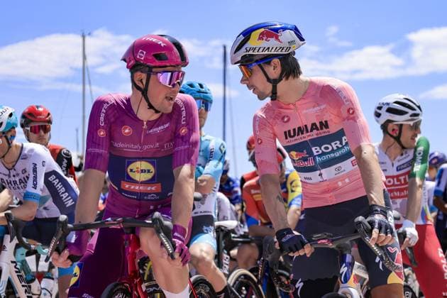 Primoz ROGLI?, Red Bull - BORA - hansgrohe and Mads PEDERSEN, Lidl - Trek, during Giro d Italia 2025, Tour of Italy, Stage 8, Giulianova - Castelraimondo (197 Km) on 17 May 2025 in Castelraimondo, Italy during Stage 8 - Giulianova-Castelraimondo, Giro d Italia race in Castelraimondo, Italy, May 17 2025 Copyright: xStefanoxCavasino IPAxSportx xipa-agency.netx xx IPA_57819600 IPA_Agency_IPA57819600