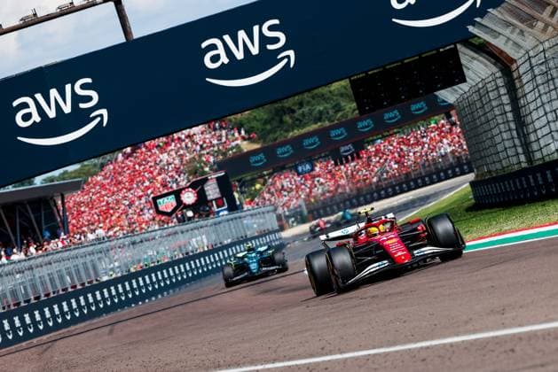 Formula 1 AWS Gran Premio del Made in Italy e dell Emilia-Romagna Alexis Perrin OVERTAKE MAXPPP - Imola 18 05 2025 44 HAMILTON Lewis (gbr), Scuderia Ferrari, action 14 ALONSO Fernando (esp), Aston Martin Aramco Cognizant, actionduring the Formula 1 AWS Gran Premio del Made in Italy e dell Emilia-Romagna Grand Prix 2025, the 7th round of the 2025 FIA Formula 1 World Championship, WM, Weltmeisterschaft on the Autodromo Internazionale Enzo e Dino Ferrari from May 15 to 18, 2025, in Imola, Italy Imola Italy Copyright: xOVERTAKE MAXPPPxAlexisxPerrinx OVT202505186207 OVT202505186207