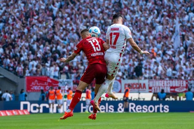 Erik Wekesser 1 FC Kaiserslautern, 13 in header duel with Leart Pacarada 1 FC Koeln, 17 1 FC Koeln vs 1 FC Kaiserslautern, Football, 2 Bundesliga, Matchday 34, Season 2024 2025, 18 05 2025 DFL REGULATES PROHIBIT ANY USE OF PHOTOGRAPHS AS IMAGE SEQUENCES AND OR QUASI VIDEO 1 FC Koeln vs 1 FC Kaiserslautern, Football, Bundesliga 2, Matchday 34, Season 2024 2025, 18 05 2025 Koeln Copyright: xEibner-Pressefoto JustinxDerondex EP_JDU
