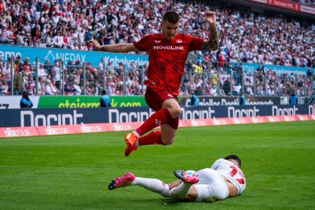 Erik Wekesser 1 FC Kaiserslautern, 13 in duel against Leart Pacarada 1 FC Koeln, 17 1 FC Koeln vs 1 FC Kaiserslautern, Football, 2 Bundesliga, Matchday 34, Season 2024 2025, 18 05 2025 DFL REGULATES PROHIBIT ANY USE OF PHOTOGRAPHS AS IMAGE SEQUENCES AND OR QUASI VIDEO 1 FC Koeln vs 1 FC Kaiserslautern, Football, Bundesliga 2, Matchday 34, Season 2024 2025, 18 05 2025 Koeln Copyright: xEibner-Pressefoto JustinxDerondex EP_JDU
