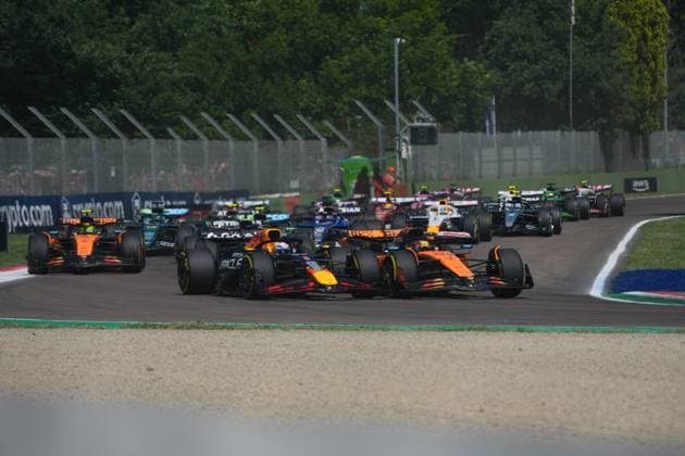 Formula 1 Grand Prix Emilia Romagna 2025 18 05 2025, Autodromo Enzo e Dino Ferrari, Imola, Formula 1 Grand Prix Emilia Romagna 2025 ,in picture Race start , Max Verstappen NLD , Oracle Red Bull Racing, Oscar Piastri AUS , McLaren F1 Team, Lando Norris GBR , George Russell GBR , Mercedes AMG Petronas Formula One Team, Fernando Alonso ESP , Aston Martin Aramco Cognizant Formula One Team nordphotoxGmbHx xBratic nph00250