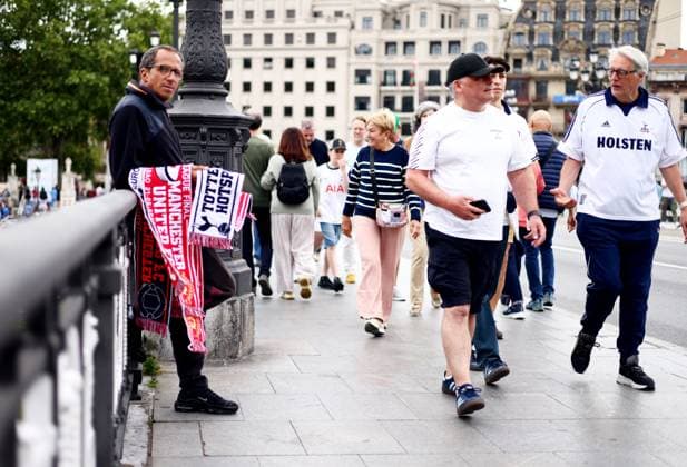 Tottenham fans seen around the city. Tottenham Hotspur v Manchester United, ManU Europa League Final, Football, San Mames Stadium, Bilbao, Spain - 21 May 2025 EDITORIAL USE ONLY No use with unauthorised audio, video, data, fixture lists, club league logos or live services. Online in-match use limited to 120 images, no video emulation. No use in betting, games or single club league player publications. Copyright: xJamesxMarsh Shutterstockx 15312890h