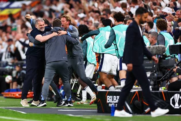 Sport Bilder des Tages Ange Postecoglou manager of Tottenham Hotspur celebrates the opening goal Tottenham Hotspur v Manchester United, ManU Europa League Final, Football, San Mames Stadium, Bilbao, Spain - 21 May 2025 EDITORIAL USE ONLY No use with unauthorised audio, video, data, fixture lists, club league logos or live services. Online in-match use limited to 120 images, no video emulation. No use in betting, games or single club league player publications. Copyright: xJamesxMarsh Shutterstockx 15312890dc