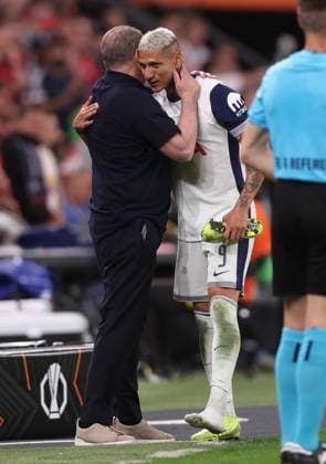 Bilbao, Spain, 21st May 2025. Ange Postecoglou coach of Tottenham hugs Richarlison of Tottenham after he is subtstituted during the Tottenham Hotspur vs Manchester United, ManU UEFA Europa League Final match at San Mames, Bilbao. Picture credit should read: David Klein Sportimage EDITORIAL USE ONLY. No use with unauthorised audio, video, data, fixture lists, club league logos or live services. Online in-match use limited to 120 images, no video emulation. No use in betting, games or single club league player publications. SPI_145_DK_Tottenham_Man_Utd SPI-3943-0148