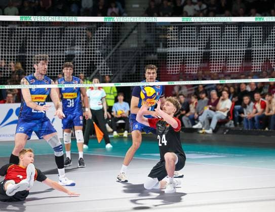 Eric Burggraef Germany, 24 receives ball, with Leonard Graven Germany, 02 and Giovanni Gargiulo Italy, 25 with Luca Porro Italy, 31 , GER, Germany vs. Italy, Volleyball, Men, National Match, Season 2024 2025, 25 05 2025, GER, Germany vs. Italy, Volleyball, Men, National Match, Season 2024 2025, 25 05 2025 Munich Copyright: xEibner-Pressefoto JennixMaulx EP_JML