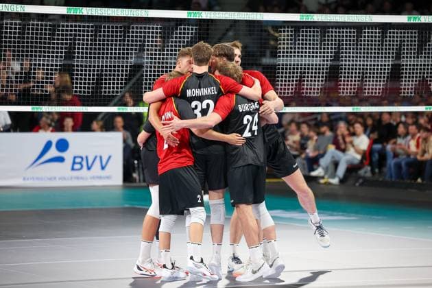The German team celebrates a point win, GER, Germany vs. Italy, Volleyball, Men, National match, Season 2024 2025, 25 05 2025, GER, Germany vs. Italy, Volleyball, Men, National match, Season 2024 2025, 25 05 2025 Munich Copyright: xEibner-Pressefoto JennixMaulx EP_JML