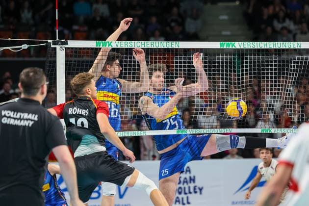Giovanni Gargiulo Italy, 25 at the net with Mattia Boninfante Italy, 26 and Erik Roehrs Germany, 19 , GER, Germany vs. Italy, Volleyball, Men, National Match, Season 2024 2025, 25 05 2025, GER, Germany vs. Italy, Volleyball, Men, National Match, Season 2024 2025, 25 05 2025 Munich Copyright: xEibner-Pressefoto JennixMaulx EP_JML