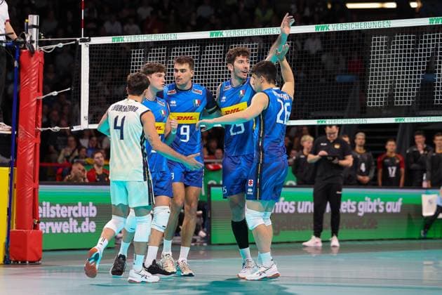 The Italian team celebrates a point win, Gabriele Laurenzano Italy, 04 with Francesco Sani Italy, 09 and Mattia Boninfante Italy, 26 , with Giovanni Gargiulo Italy, 25 , GER, Germany vs. Italy, Volleyball, Men, National Match, Season 2024 2025, 25 05 2025, GER, Germany vs. Italy, Volleyball, Men, National Match, Season 2024 2025, 25 05 2025 Munich Copyright: xEibner-Pressefoto JennixMaulx EP_JML
